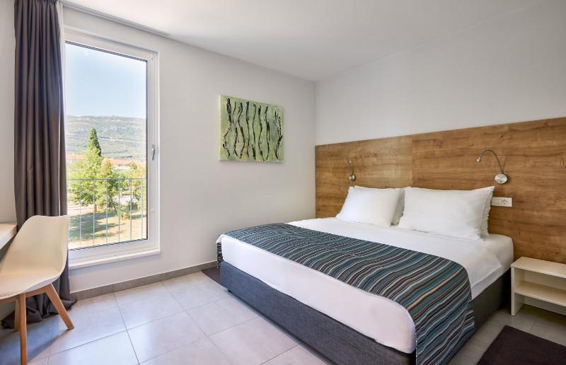 Double or Twin Room with Garden View image 1