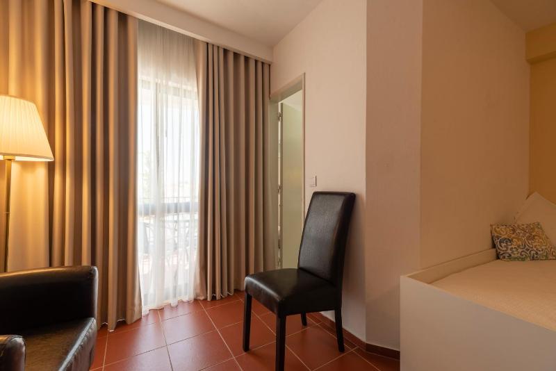 Superior Double Room image 3