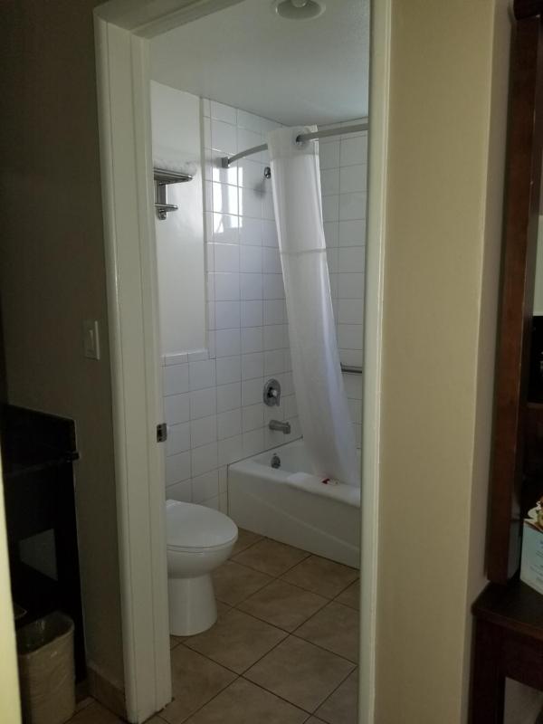 Super 8 by Wyndham Los Angeles-Culver City Area - image 16