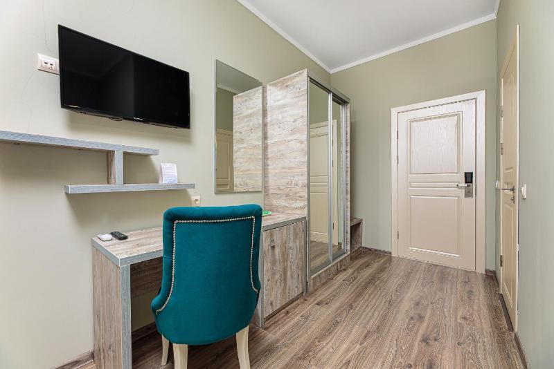 Deluxe Quadruple Room image 3