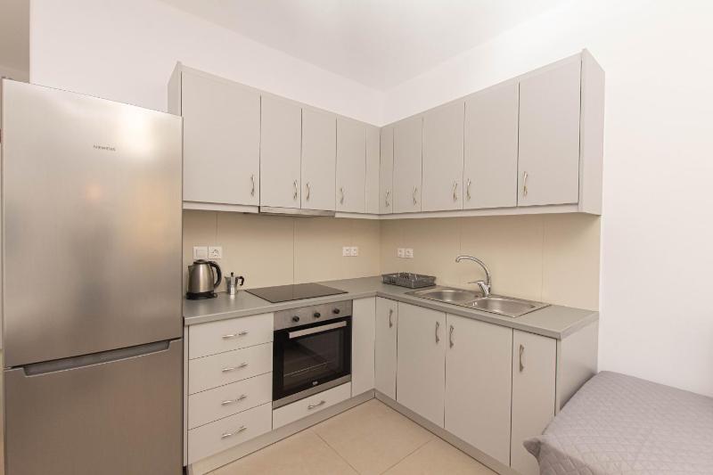 Studio Apartment with Sea View image 4