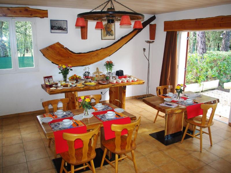 AU BOIS FLEURI Les Chambres d'Hôtes - image 38