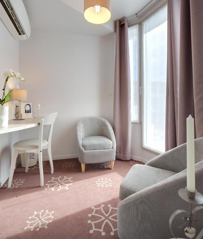 Double Room with Terrace image 4