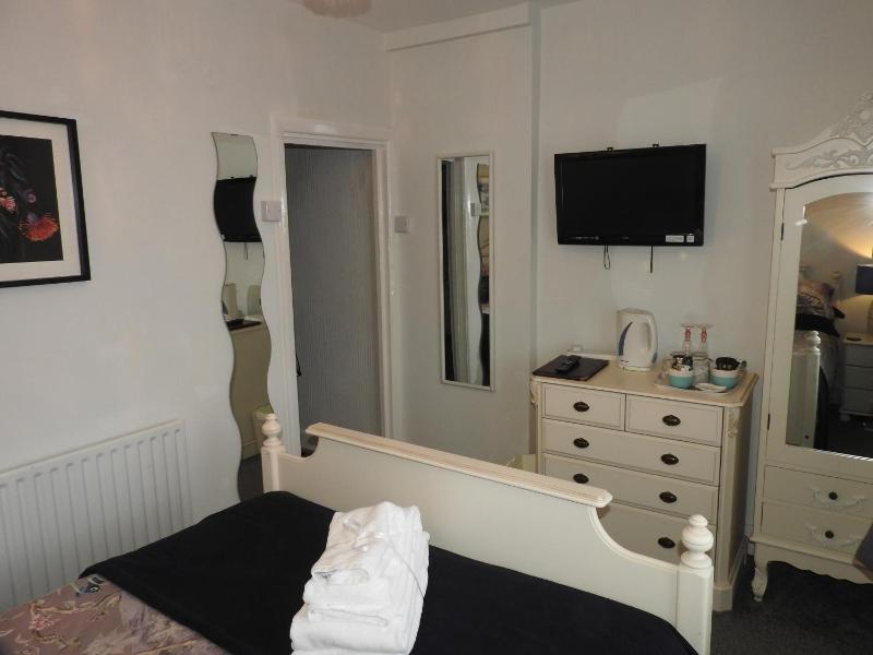 Deluxe Double Room with Shower image 4