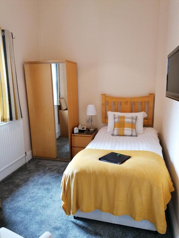 Single Room image 4