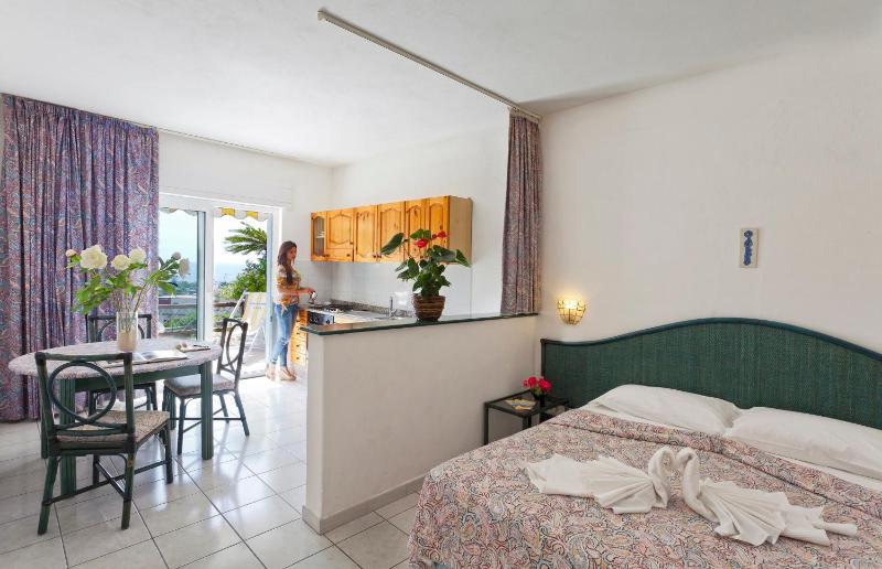 Studio with Sea View (3 Adults) image 2