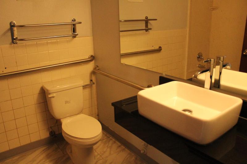 Queen Room with Two Queen Beds - Mobility Access/Non-Smoking image 2