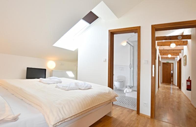 Double Room with Private Bathroom image 2