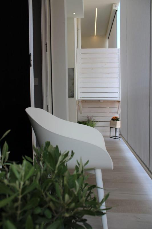 J Luxury Home - image 3