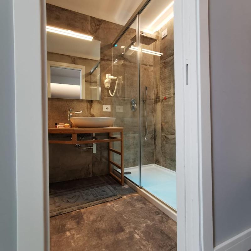 J Luxury Home - image 21