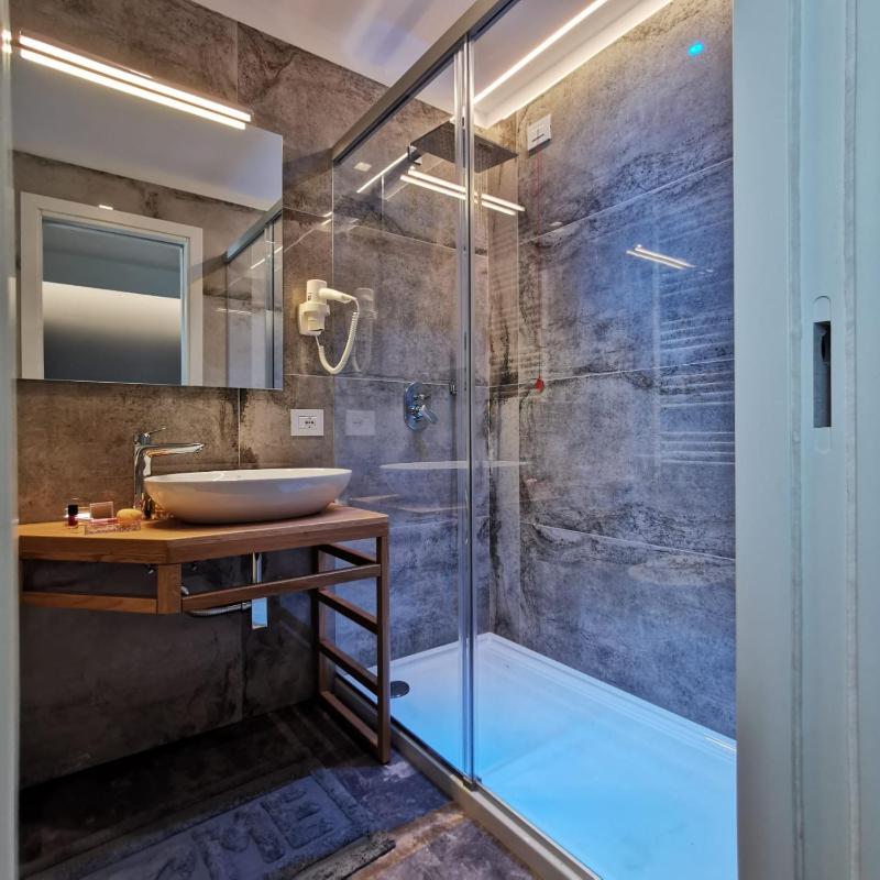 J Luxury Home - image 47