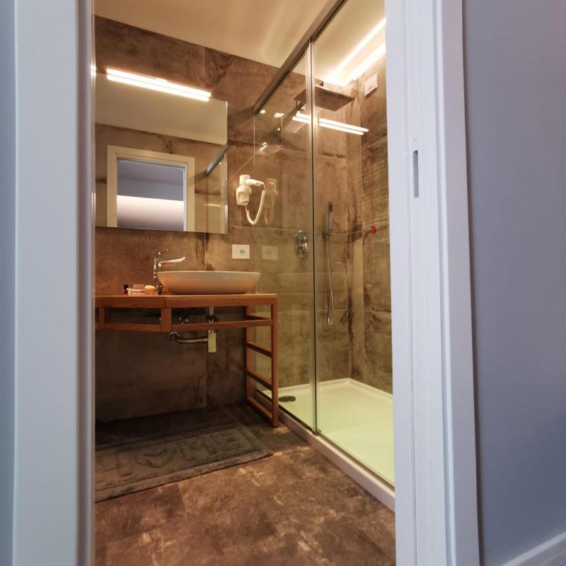 J Luxury Home - image 39