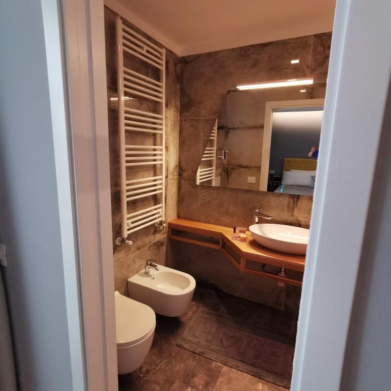 J Luxury Home - image 30