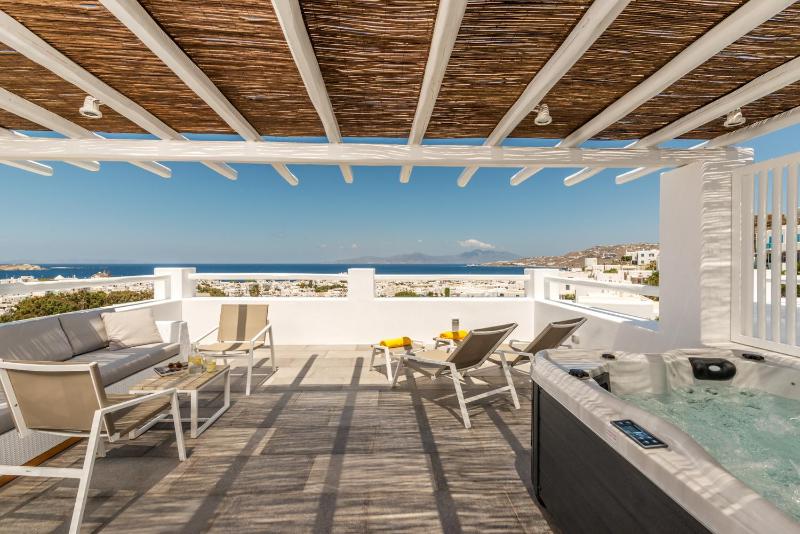 Grand Terrace Suite with Panoramic Sea View and Outdoor Hot tub  image 1