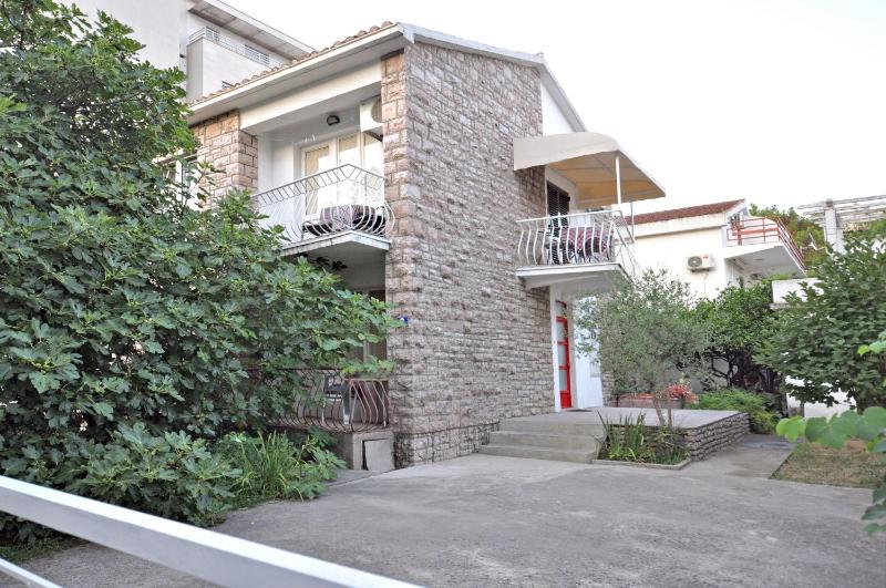 Apartment with Balcony image 3