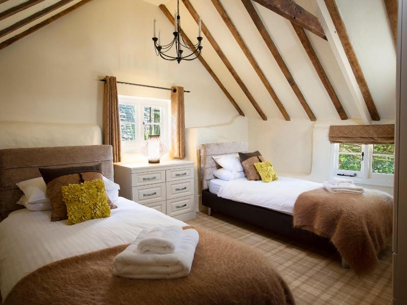 Higher Collaton Cottage - image 20