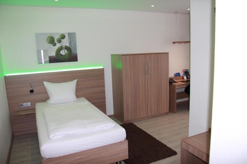 Single Room image 3
