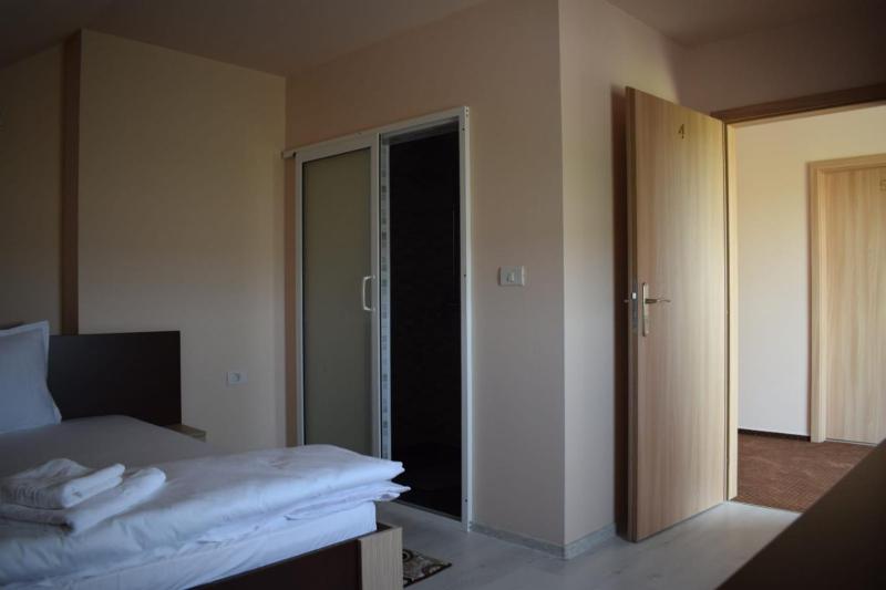 Double Room with Private Bathroom image 1