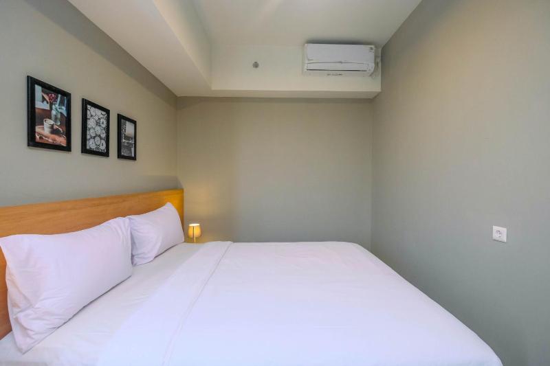 Wonderful 1BR Apartment at Mustika Golf Residence with Golf View By Travelio - image 4