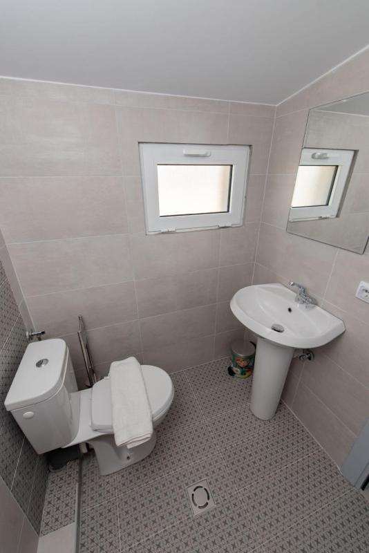 One-Bedroom Apartment image 4