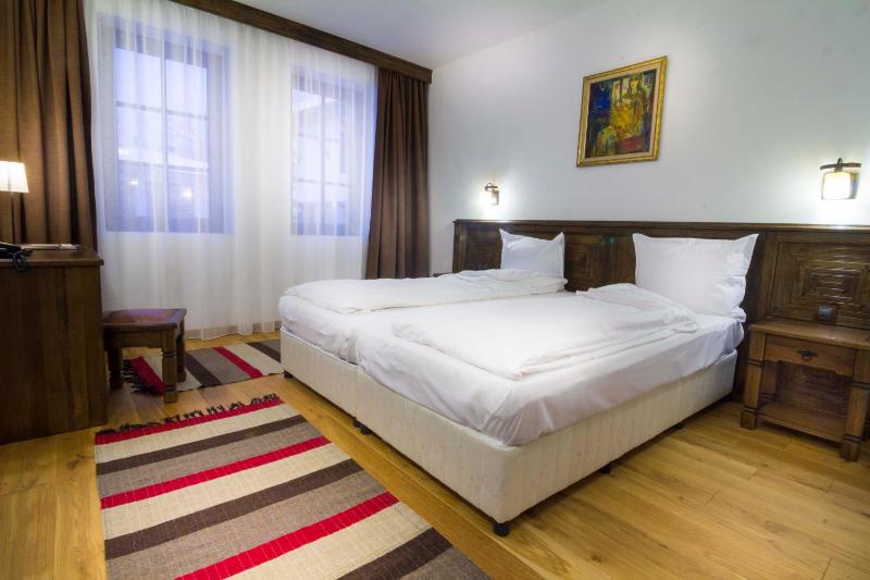 Deluxe Double Room image 3