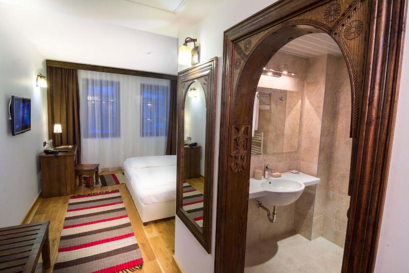 Deluxe Double Room image 4