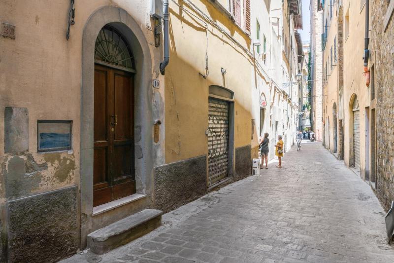 GuestHost - Palazzo Pitti & Ponte Vecchio Cozy Flat - image 12