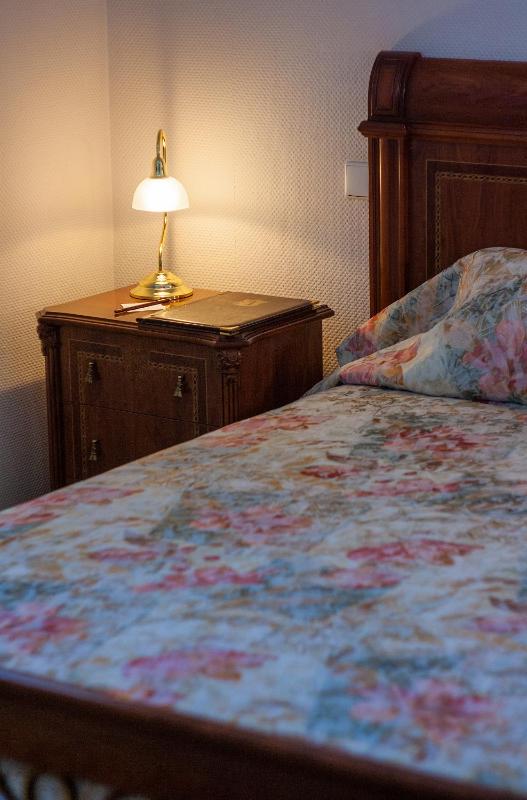 Standard Double Room image 3