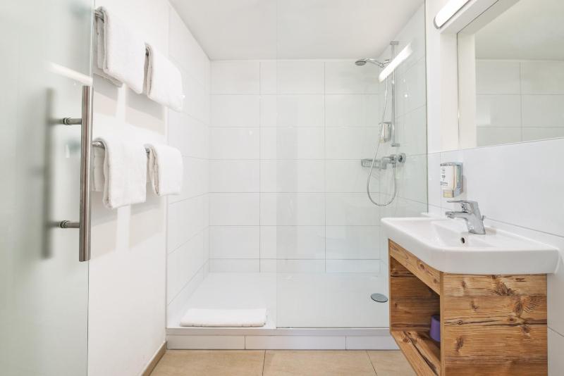 Double or Twin Room image 4