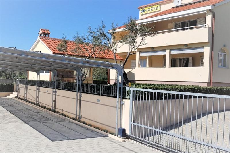 Deluxe Two Bedroom Apartment with Balcony and Sea View image 2