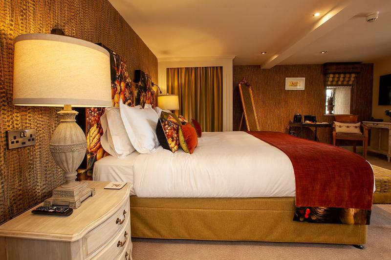 Luxury Double or Twin Room image 4