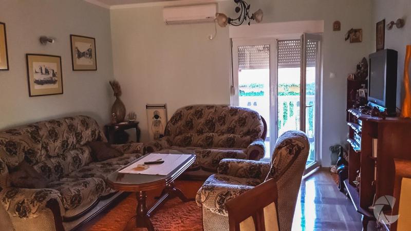 One-Bedroom Apartment image 2