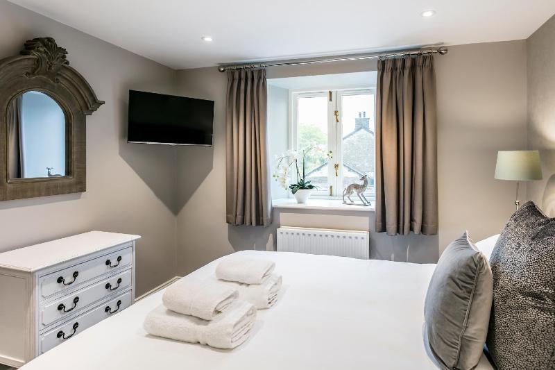 Deluxe King Room image 4
