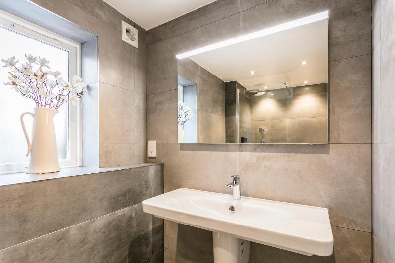 Deluxe Double Room with Shower image 3