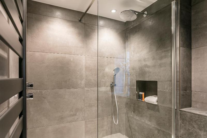 Deluxe Double Room with Shower image 2