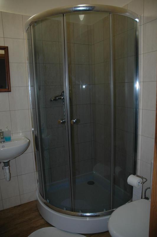 Twin Room image 4