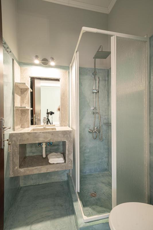 One-Bedroom Apartment image 3