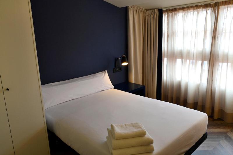 Standard Double Room image 3