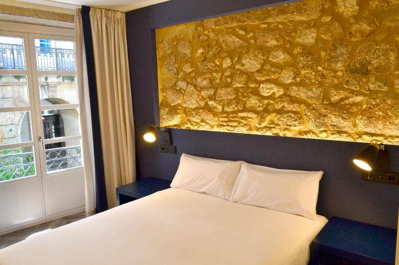 Double Room with Balcony image 2