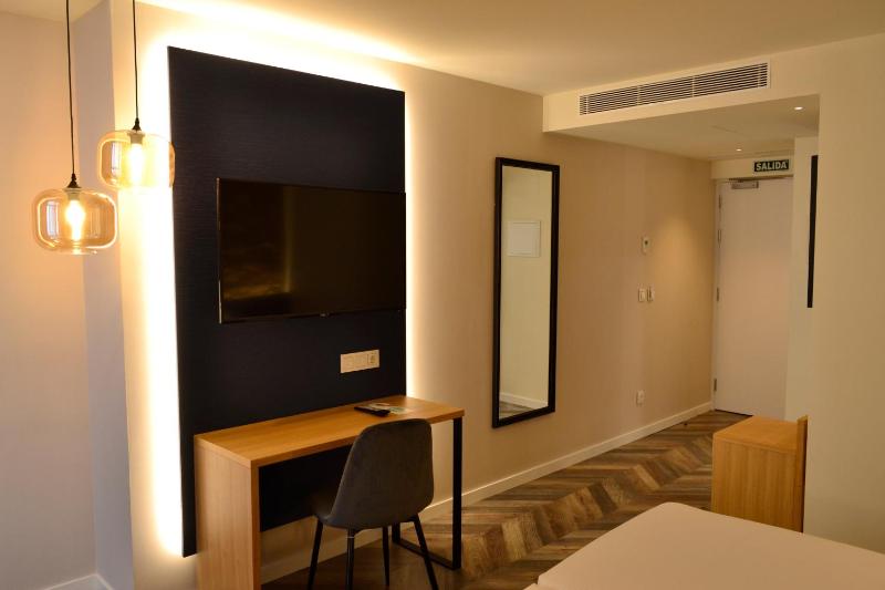 Premium Double Room image 3