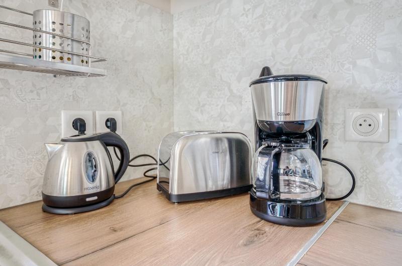 One-Bedroom Apartment image 4