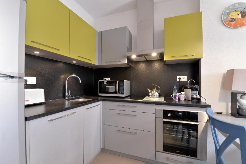 Deluxe Apartment image 2