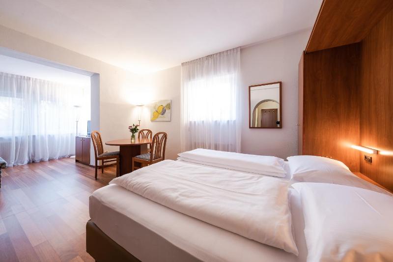 Studio Apartment image 3