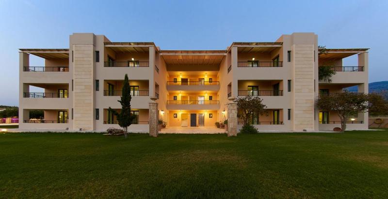 Deluxe Apartment image 2