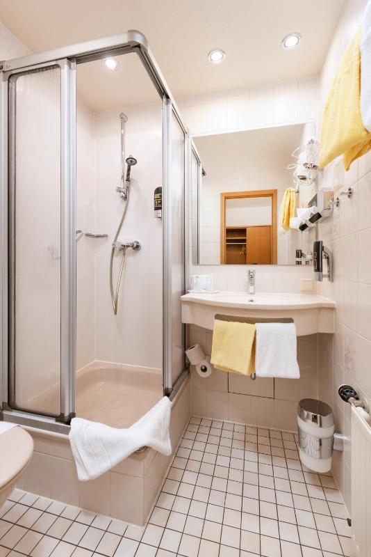 Double Room with Private Bathroom image 2