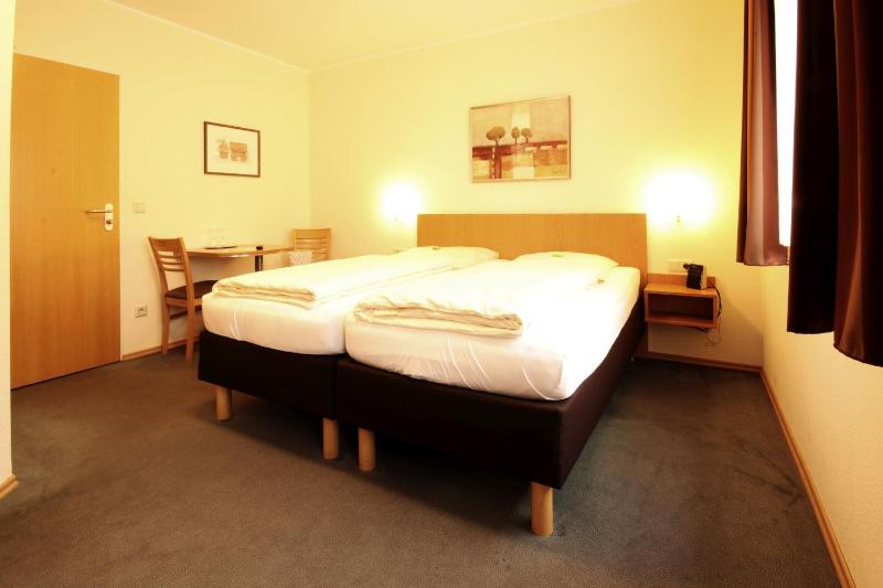 Standard Double Room image 2