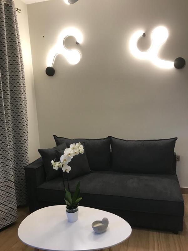 One-Bedroom Apartment image 2