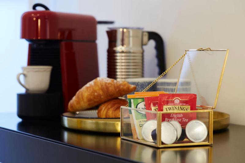 Single Room with Small Double Bed image 4