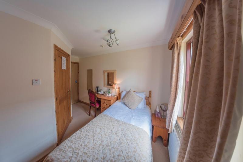 Single Room image 3