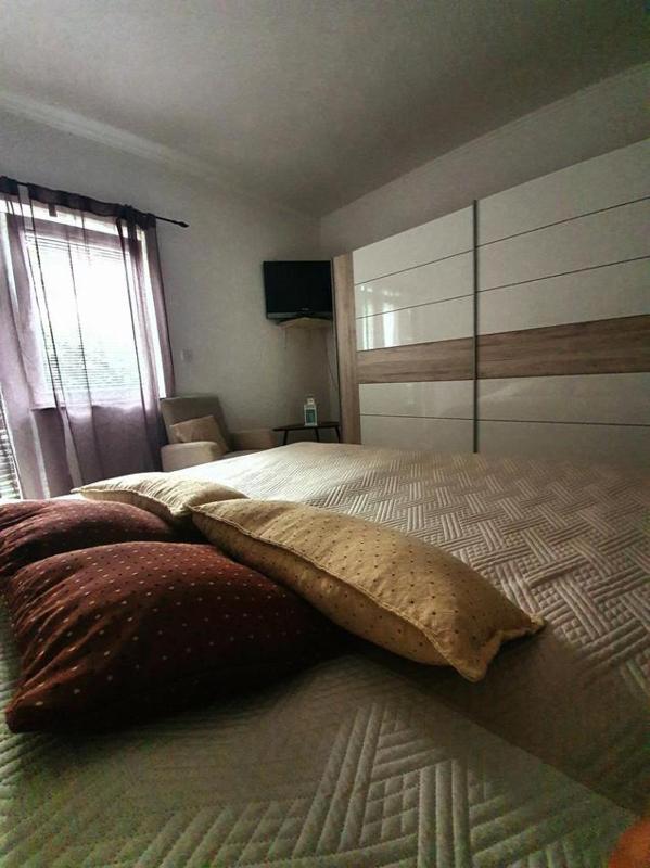 Double Room with Balcony image 2